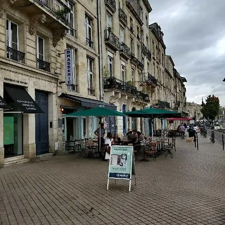 Luxe Bordeaux